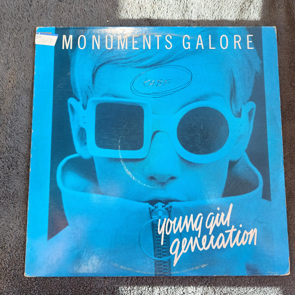 MONUMENTS GALORE YOUNG GIRL
