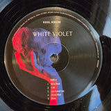 WHITE VIOLET HIDING MINGLING