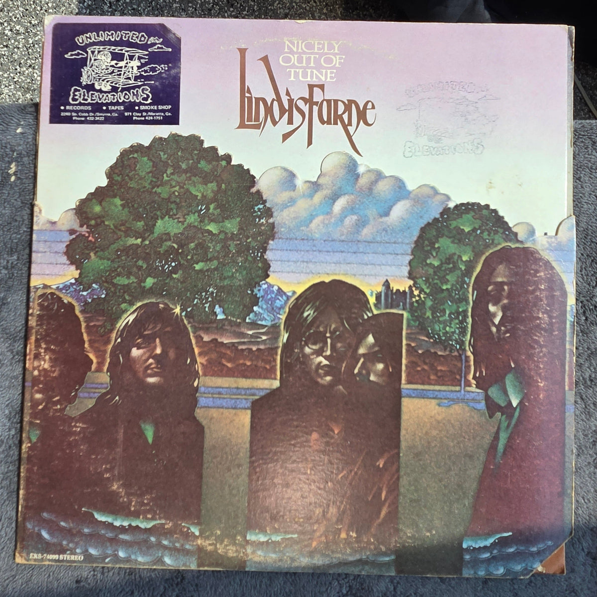 LINDISFARNE NICELY OUT OF TUNE