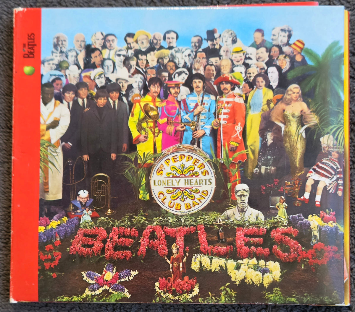 THE BEATLES SGT PEPPER'S LONELY HEARTS CLUB BAND CD
