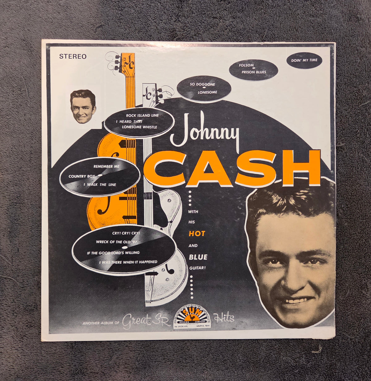 JOHNNY CASH WITH HIS HOT AND BLUE GUITAR RE