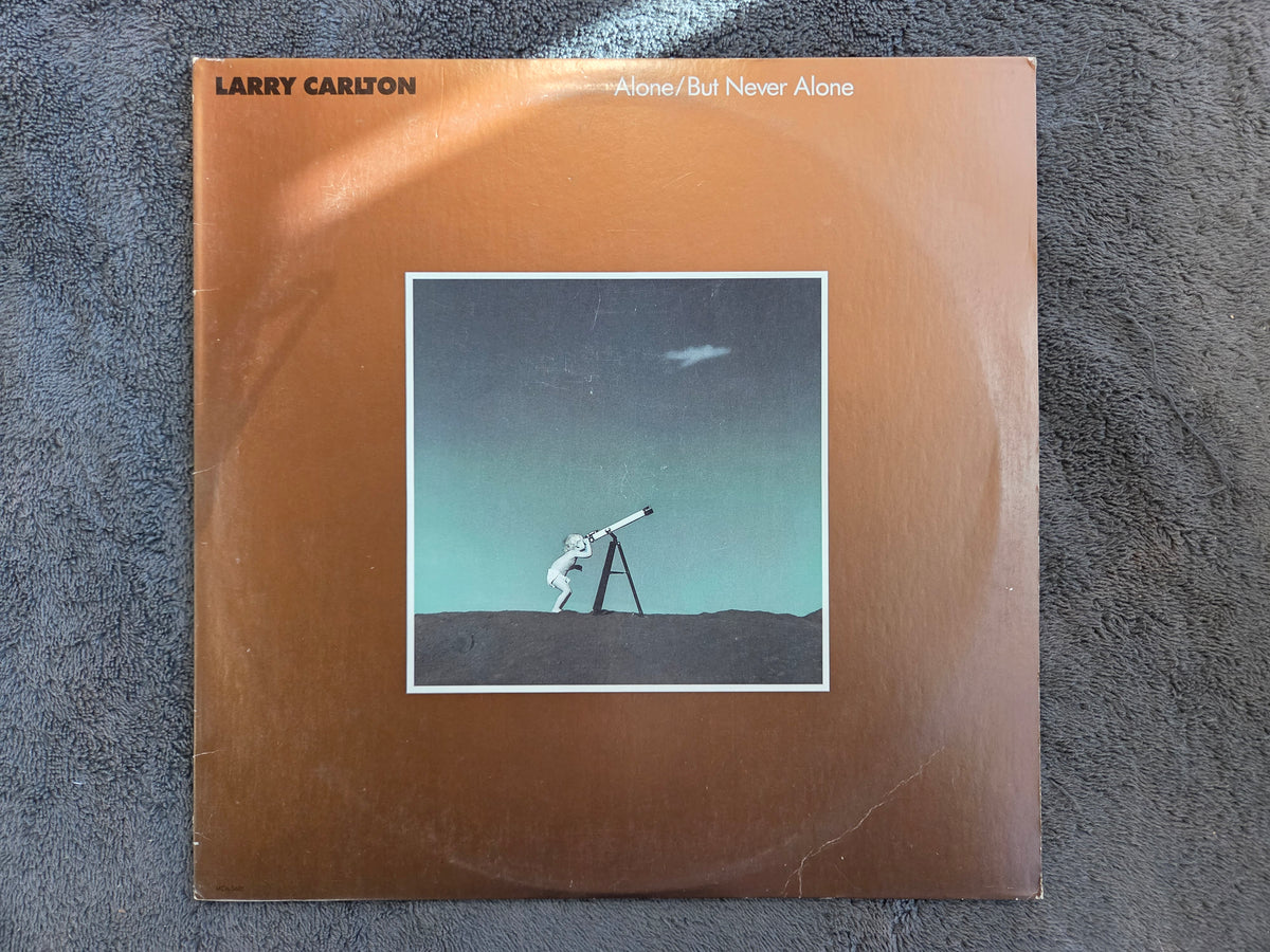 LARRY CARLTON ALONE BUT NEVER ALONE