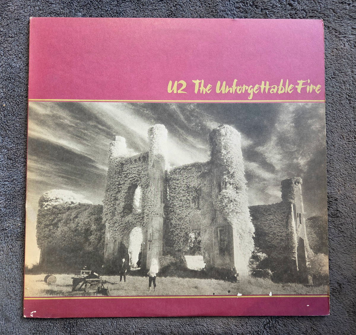 U2 THE UNFORGETTABLE FIRE (c)