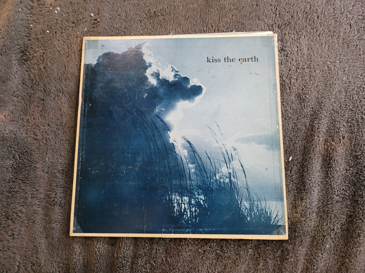 ARCHON MAGAZINE PRESENTS KISS THE EARTH PRIVATE PRESS FOLK POETRY
