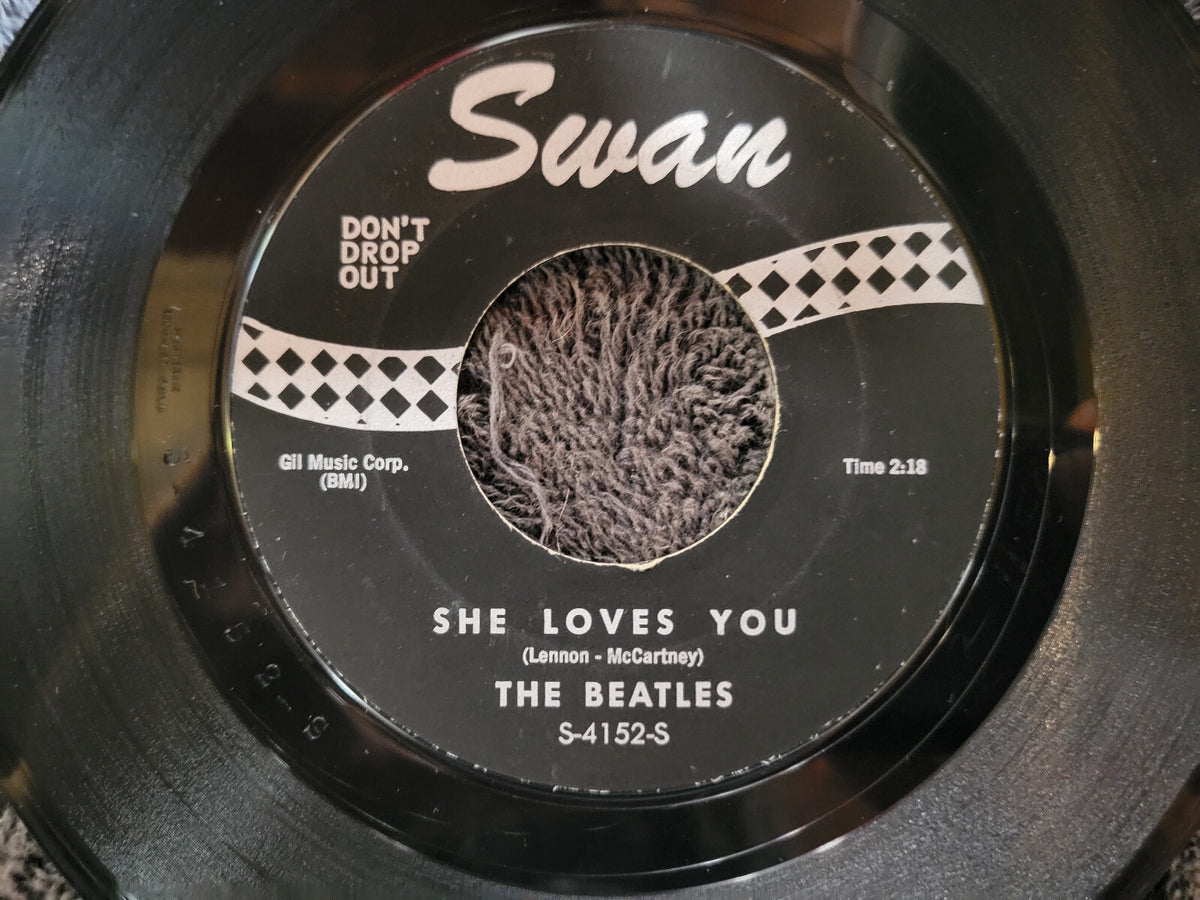 BEATLES SHE LOVES YOU ILL GET YOU  SWAN BLACK LABEL