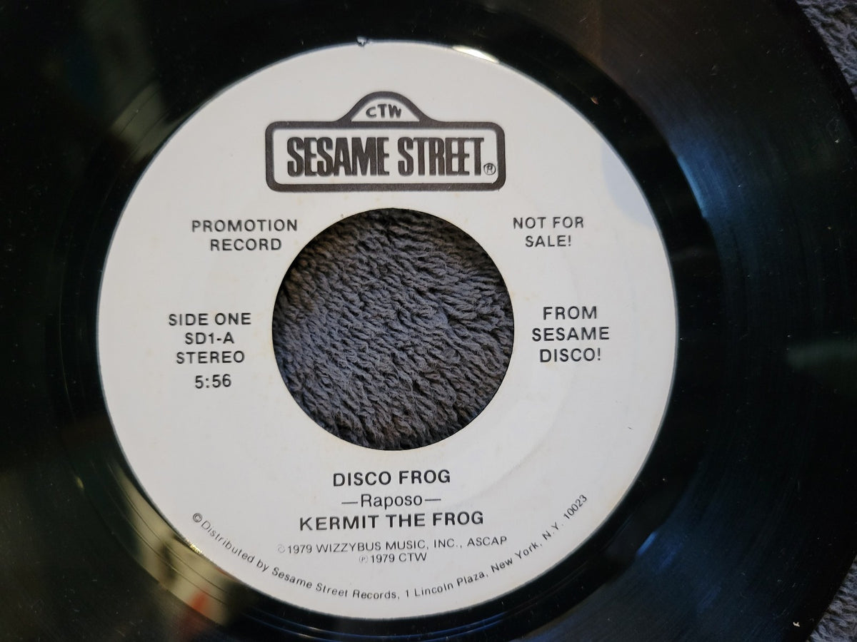 KERMIT THE FROG DISCO FROG SESAME STREET BIG BIRD HAPPIEST STREET IN THE WORLD